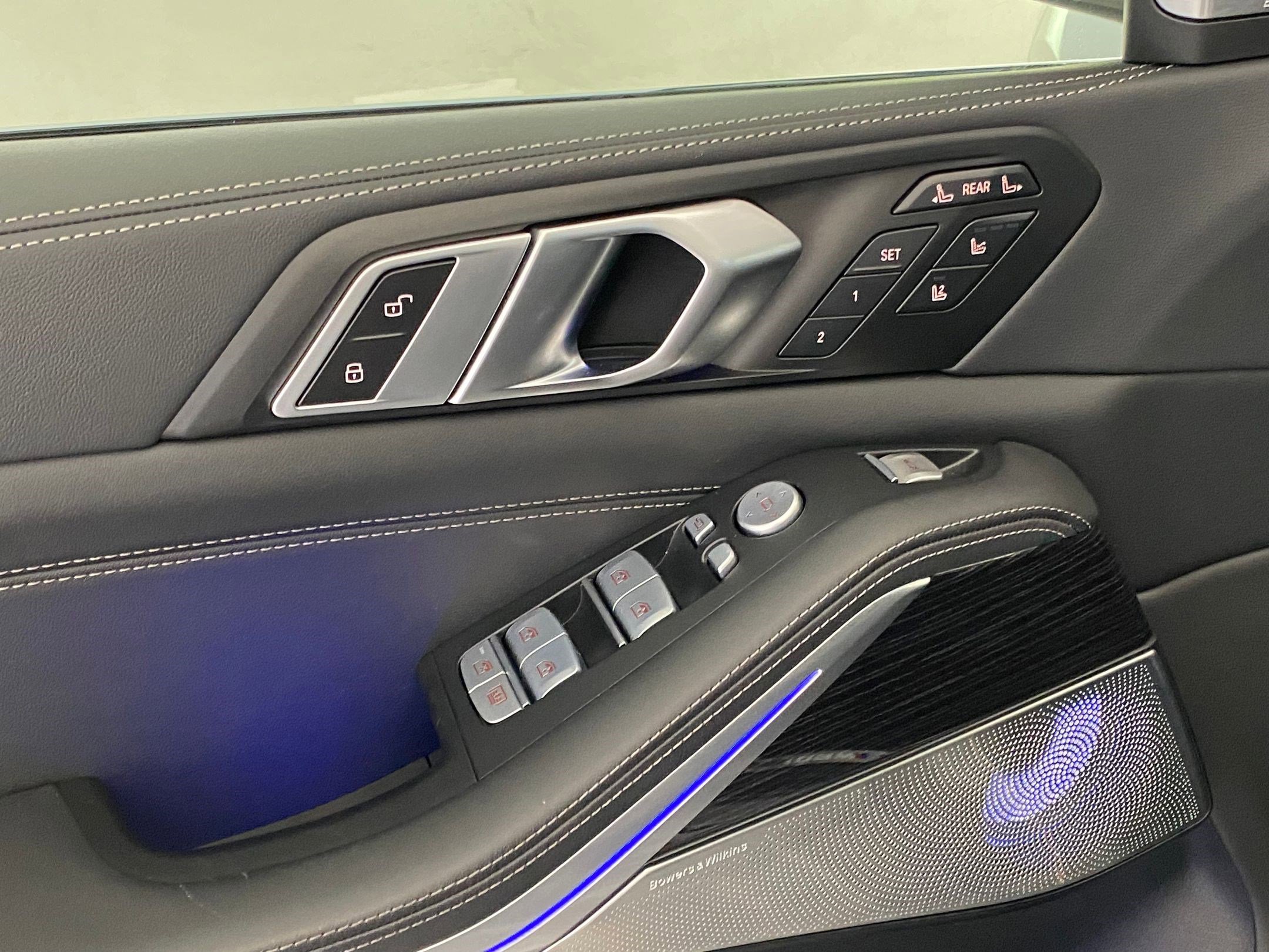 Used 2025 BMW X7 M60i w/ Executive Package image 23