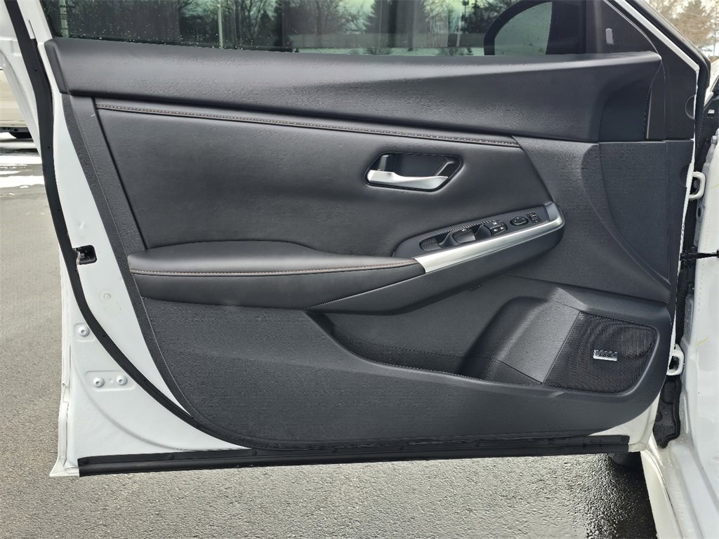 Used 2023 Nissan Sentra SR w/ SR Premium Package image 11