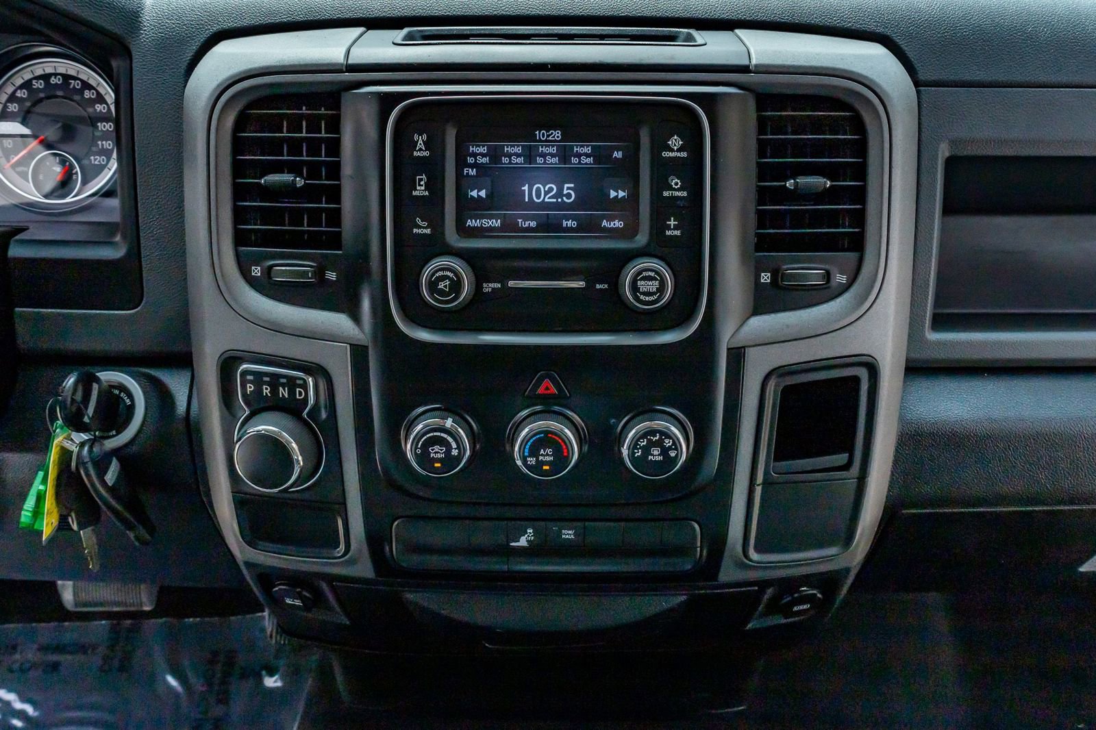 Used 2017 RAM 1500 Express RWD image 21