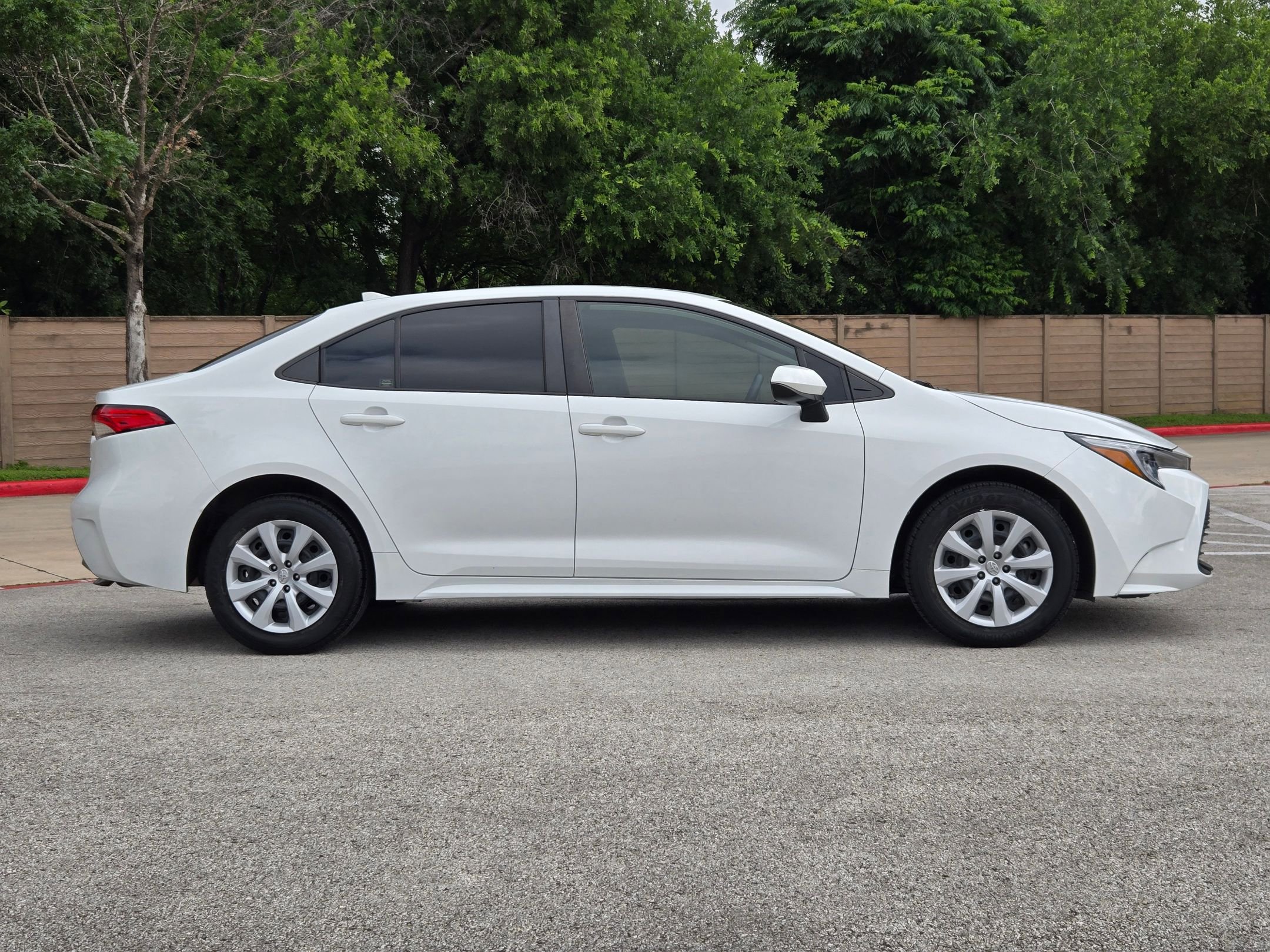 Used 2024 Toyota Corolla LE FWD image 2