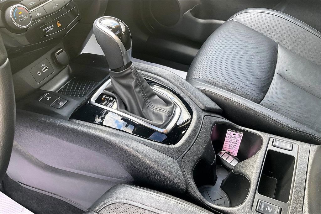Used 2022 Nissan Rogue Sport SL w/ Premium Package image 16