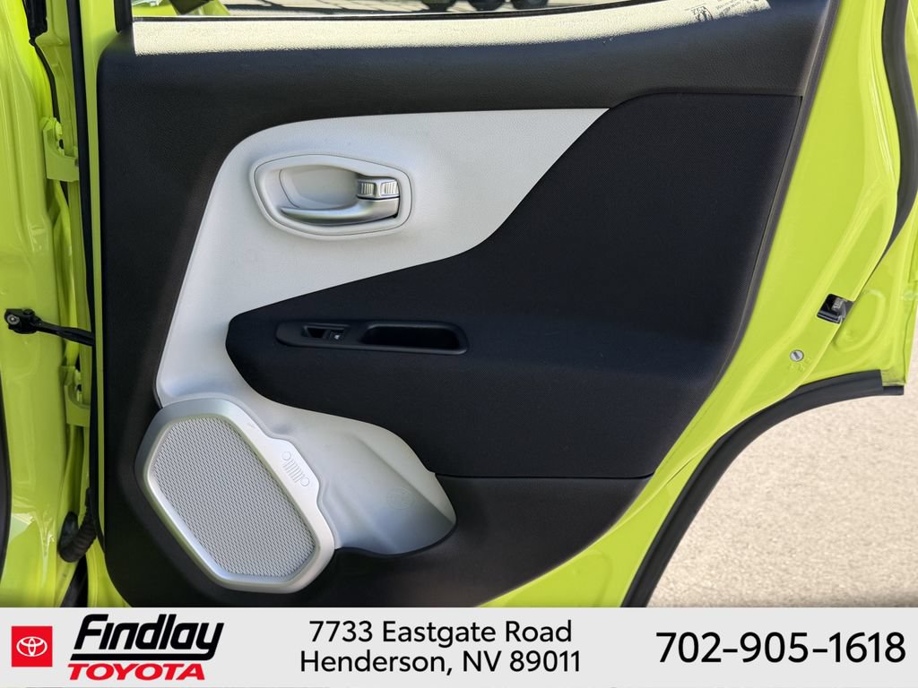 Used 2018 Jeep Renegade Latitude AWD/4WD image 17
