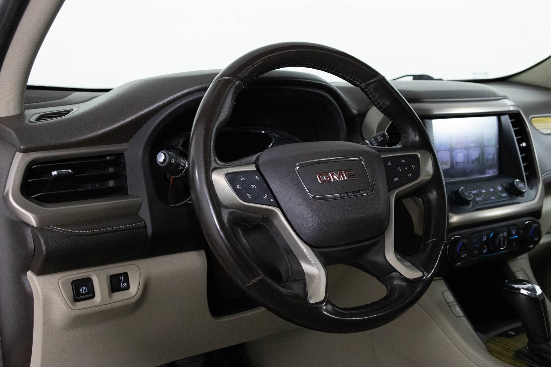 Used 2018 GMC Acadia Denali w/ Technology Package image 32