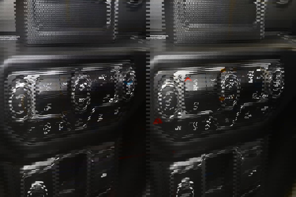 Used 2023 Jeep Gladiator Sport w/ Trailer Tow Package image 28