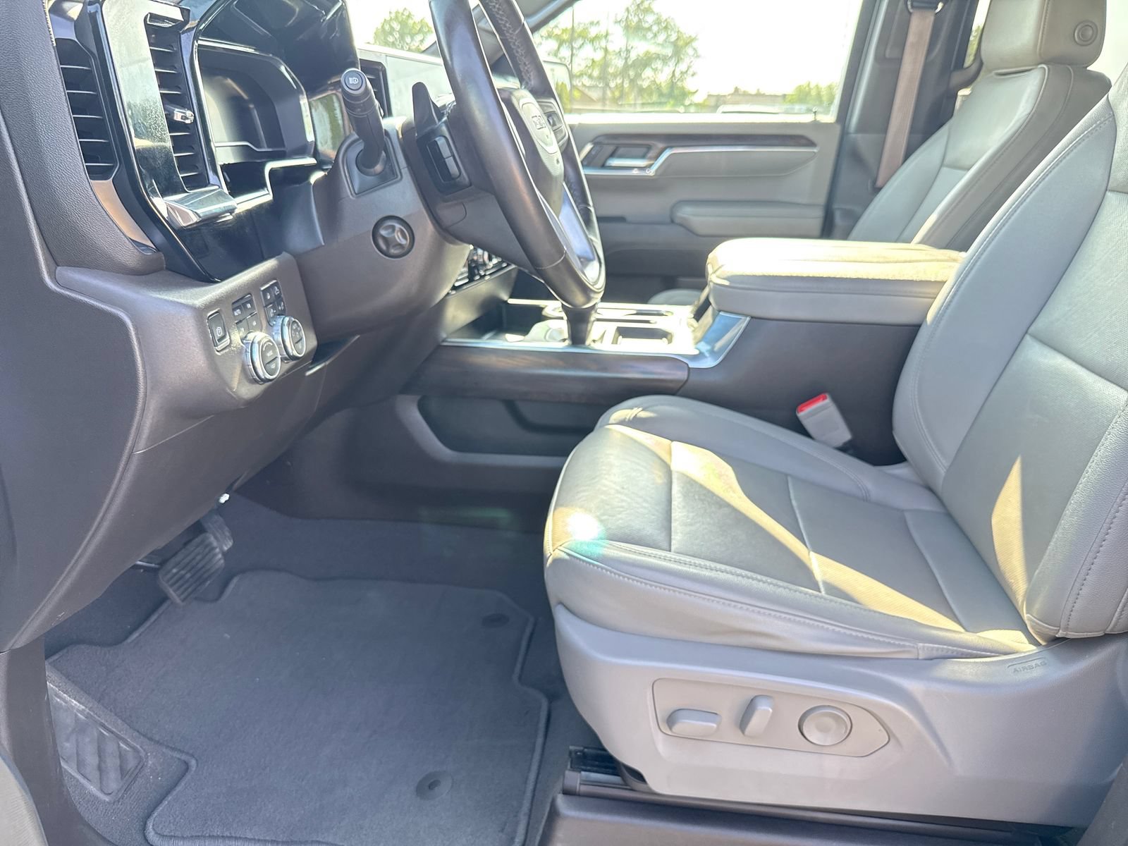 Used 2023 GMC Sierra 1500 SLT w/ SLT Premium Package AWD/4WD image 24