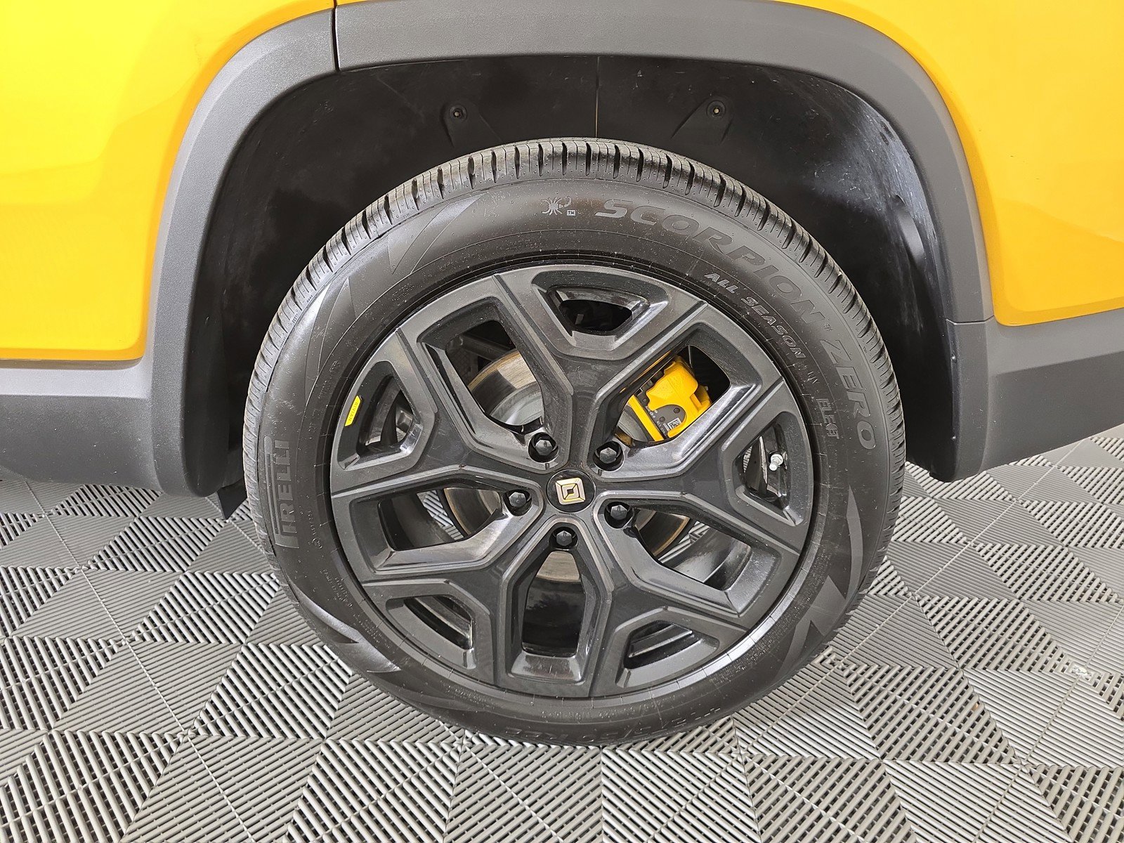 Used 2023 Rivian R1S Adventure image 10
