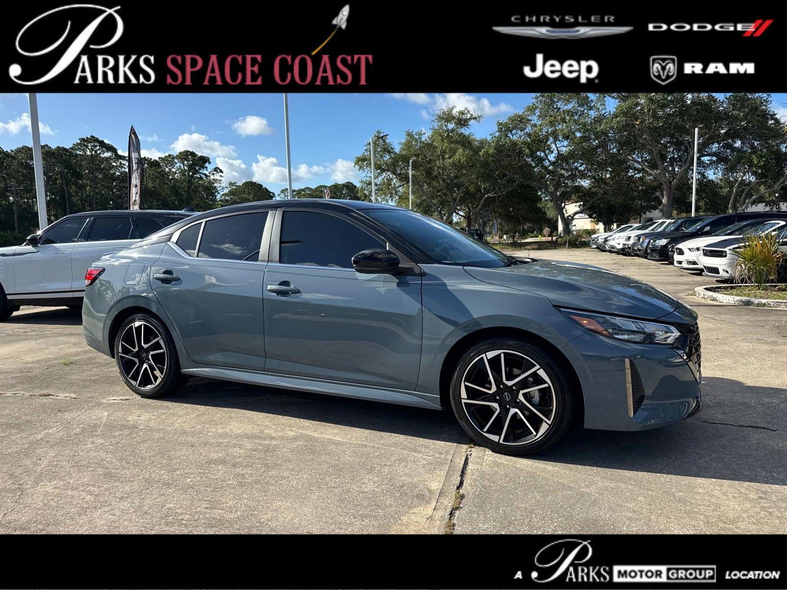Used 2025 Nissan Sentra SR w/ SR Premium Package FWD image 1
