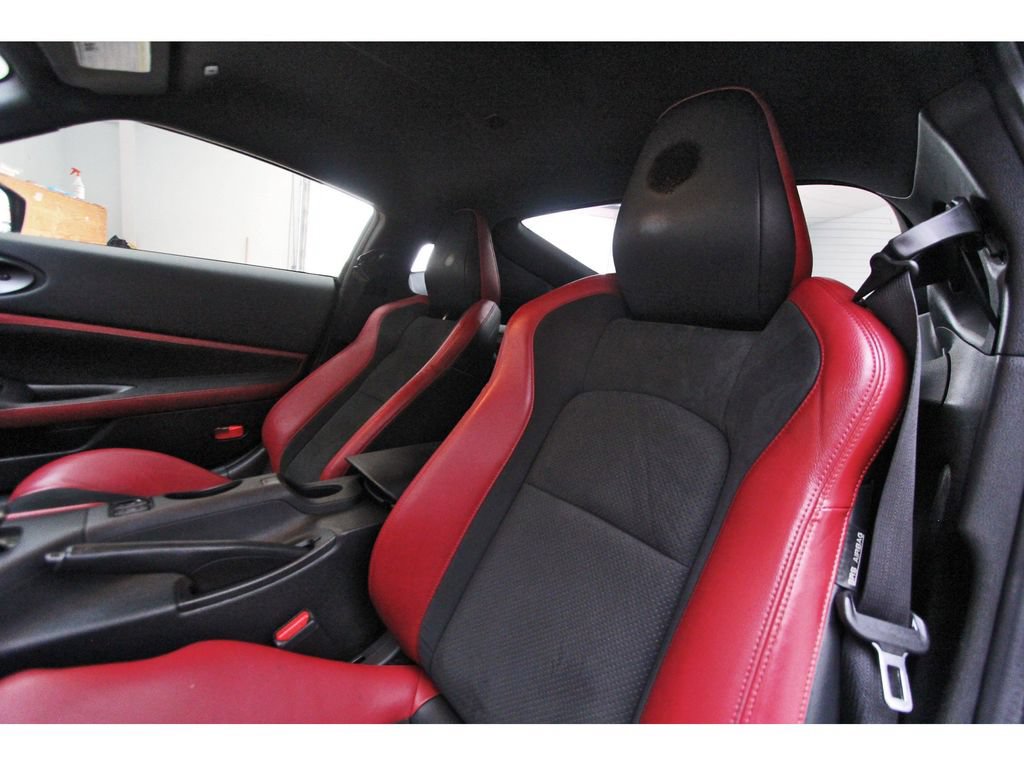 Used 2025 Nissan Z Performance w/ Floor Mat Package RWD image 8