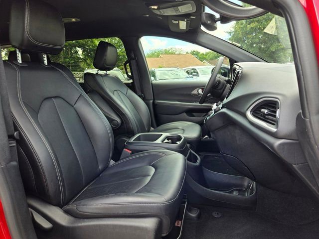 Used 2025 Chrysler Pacifica Select FWD image 29