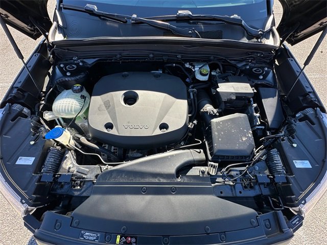 Used 2021 Volvo XC40 T5 R-Design w/ Climate Package image 31