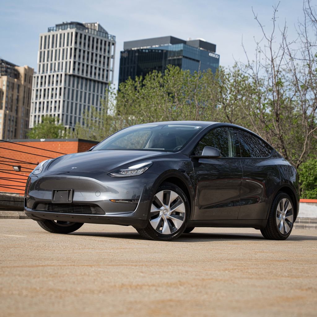 Used 2020 Tesla Model Y Long Range image 1