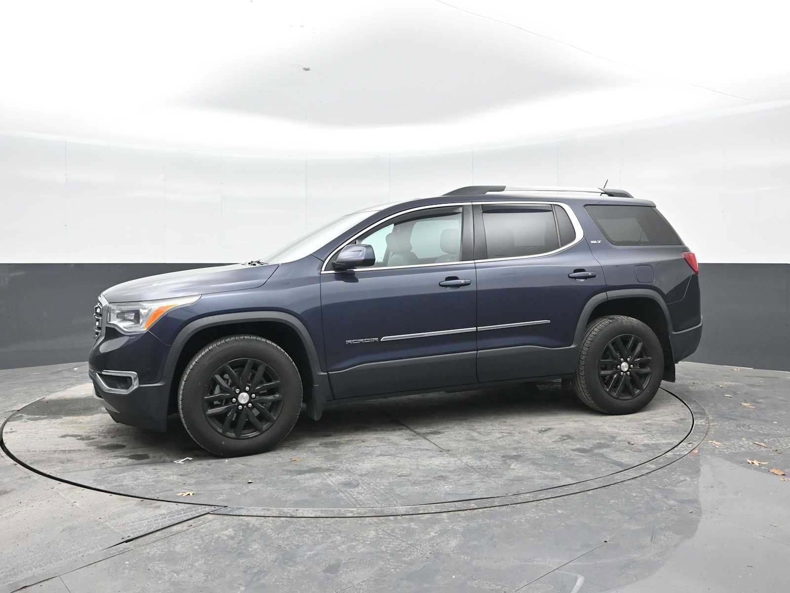 Used 2019 GMC Acadia SLT image 3