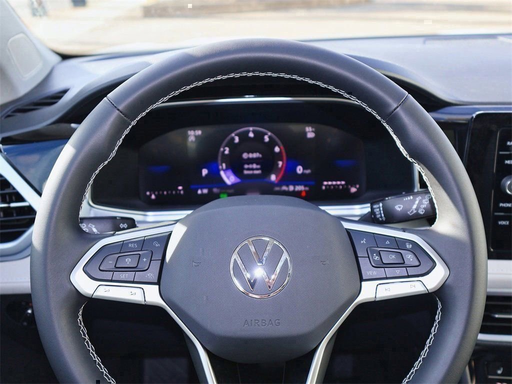 New 2026 Volkswagen Taos SE image 21