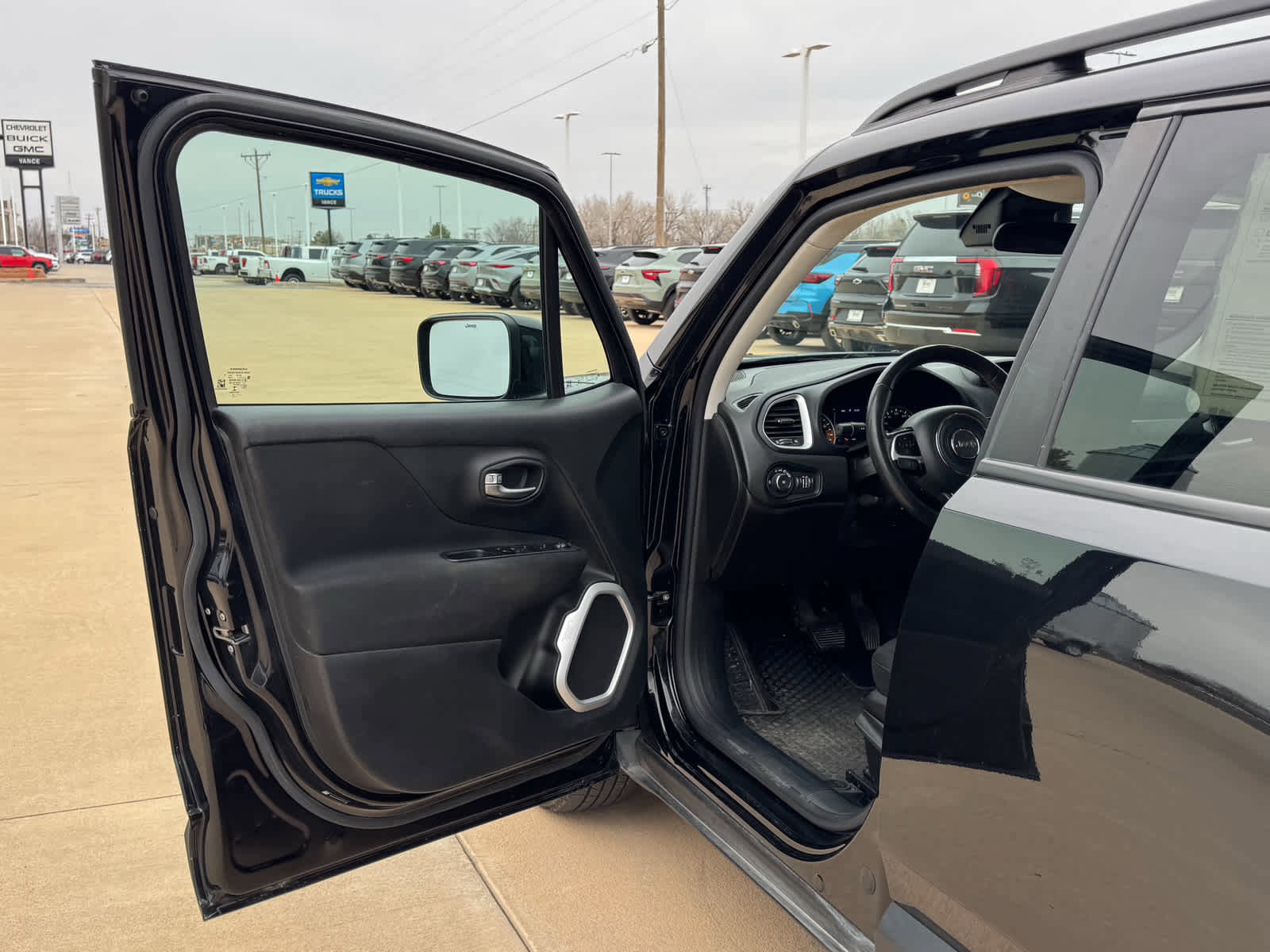 Used 2020 Jeep Renegade Latitude image 9