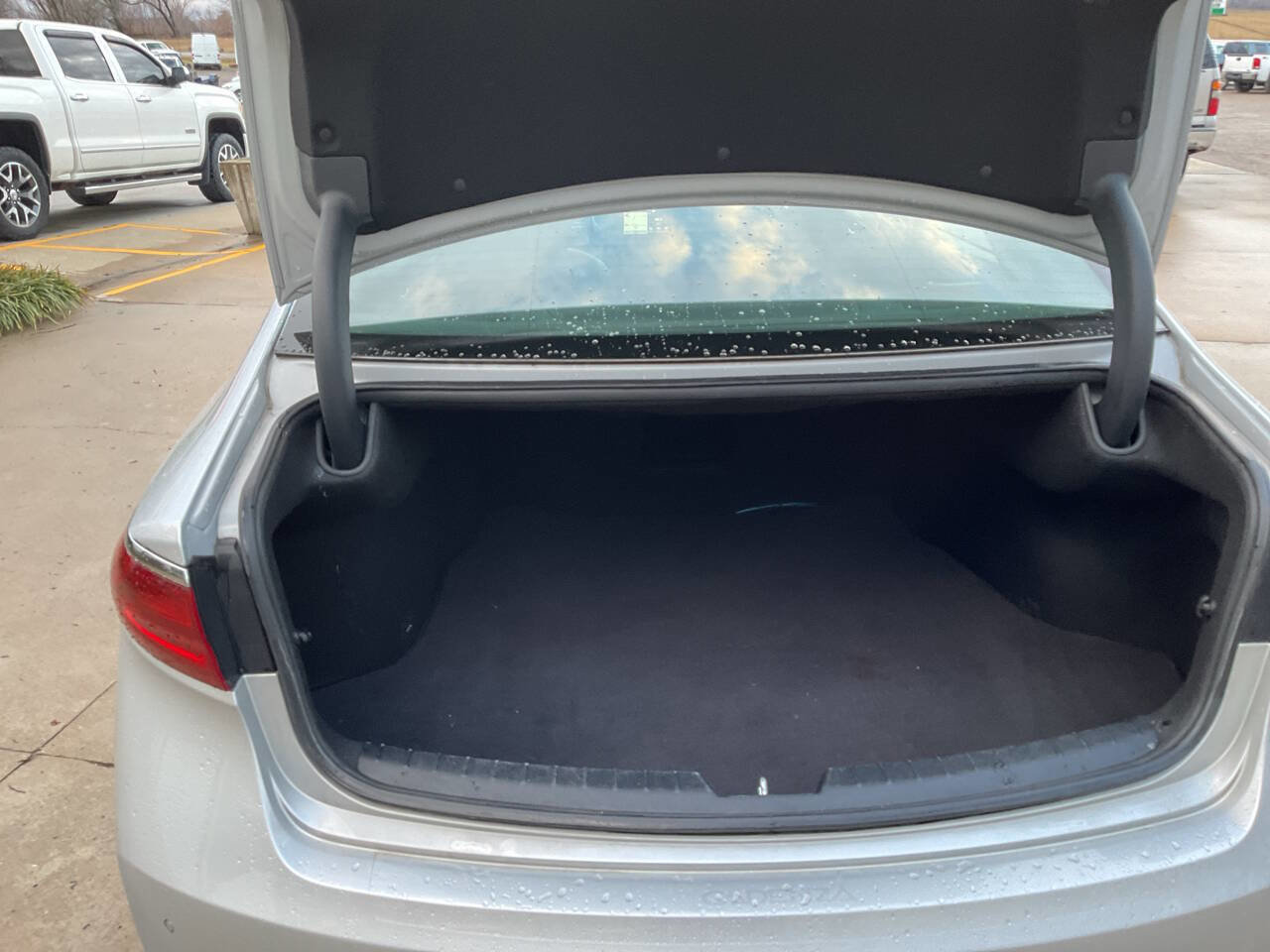 Used 2017 Kia Cadenza Premium w/ Luxury Package image 10