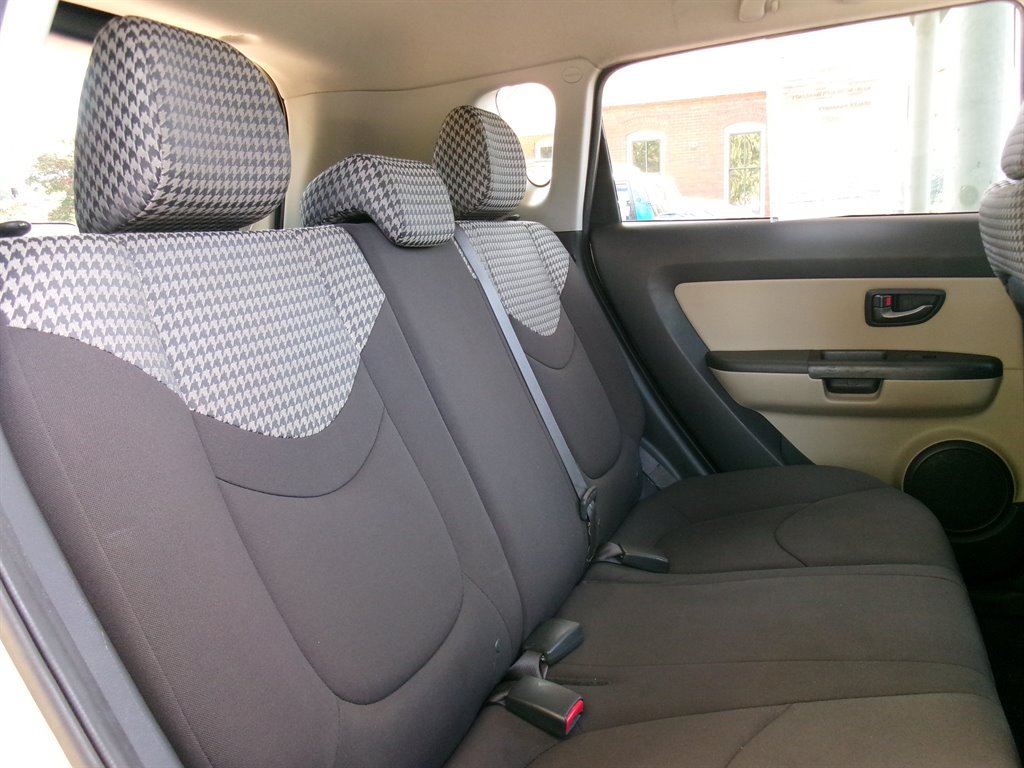 Used 2011 Kia Soul ! FWD image 26