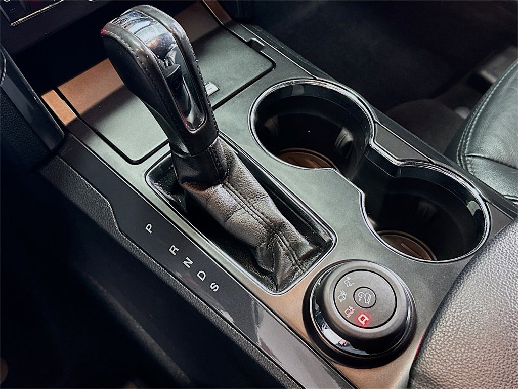 Used 2017 Ford Explorer XLT w/ Equipment Group 202A image 18