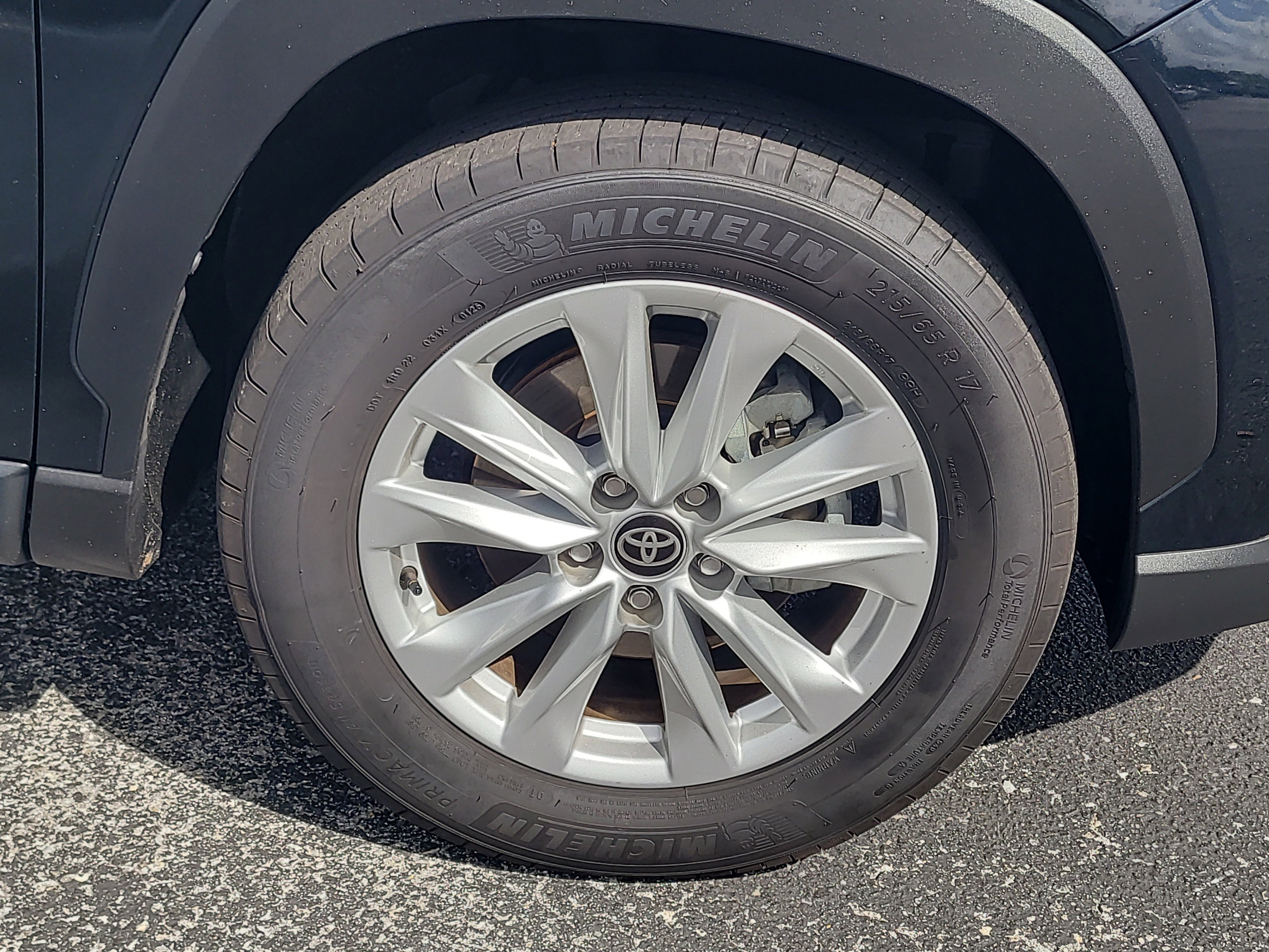 Used 2025 Toyota Corolla Cross LE image 10