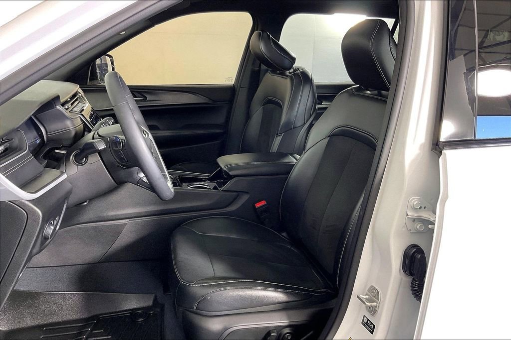 Used 2023 Jeep Grand Cherokee L Laredo AWD/4WD image 36
