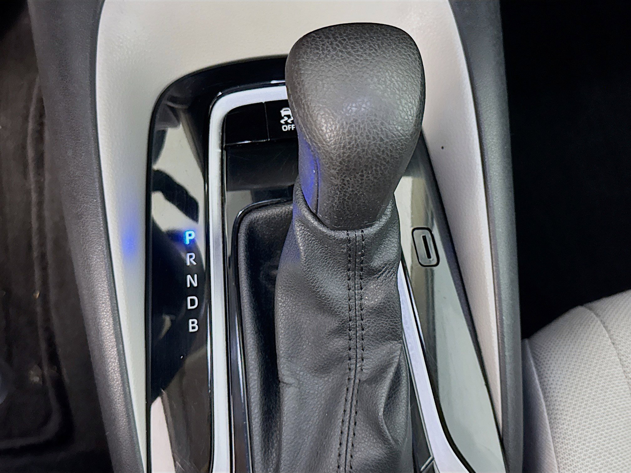 Used 2022 Toyota Corolla L FWD image 19