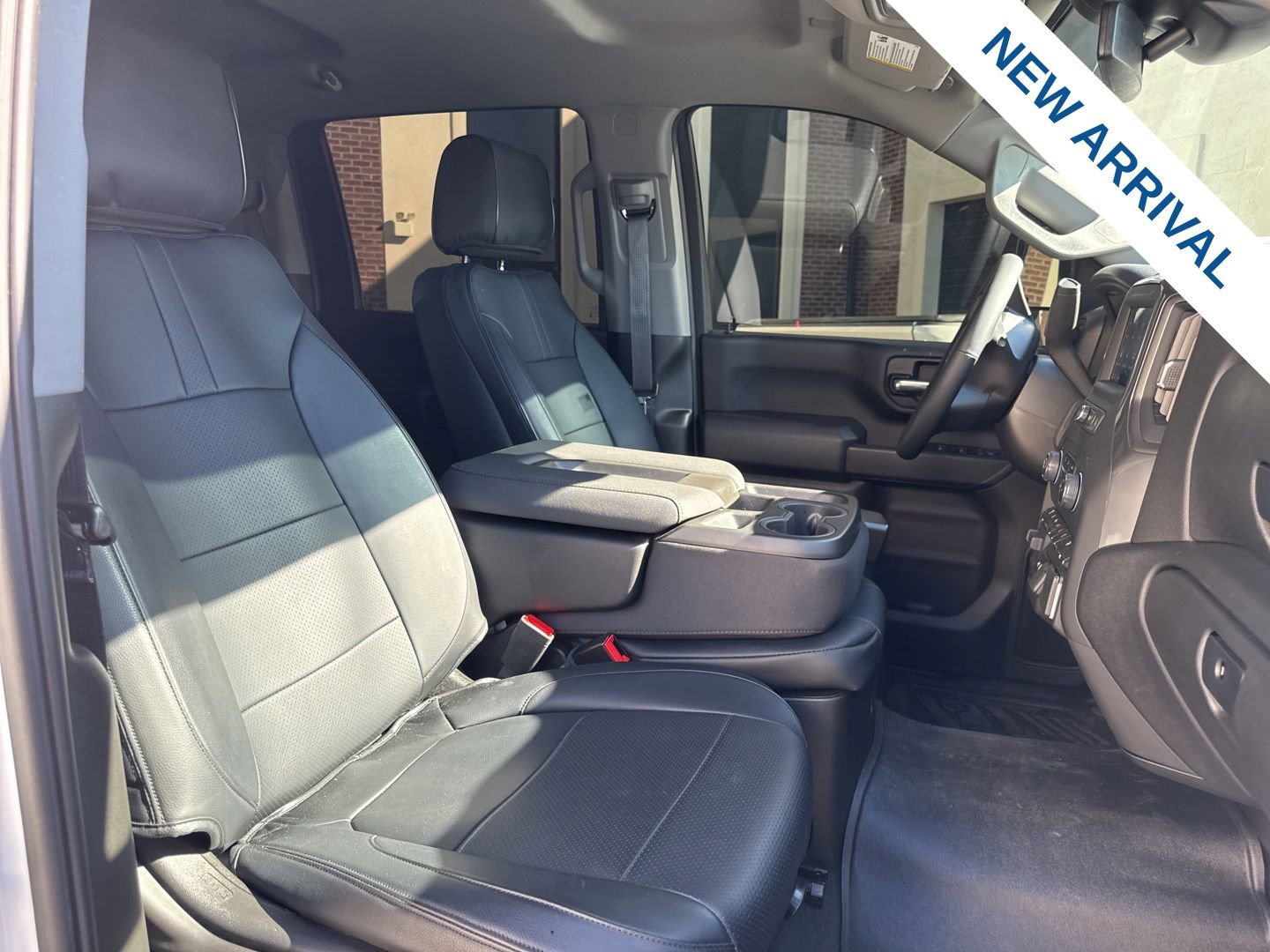 Used 2025 Chevrolet Silverado 2500 Custom w/ Custom Value Package image 9