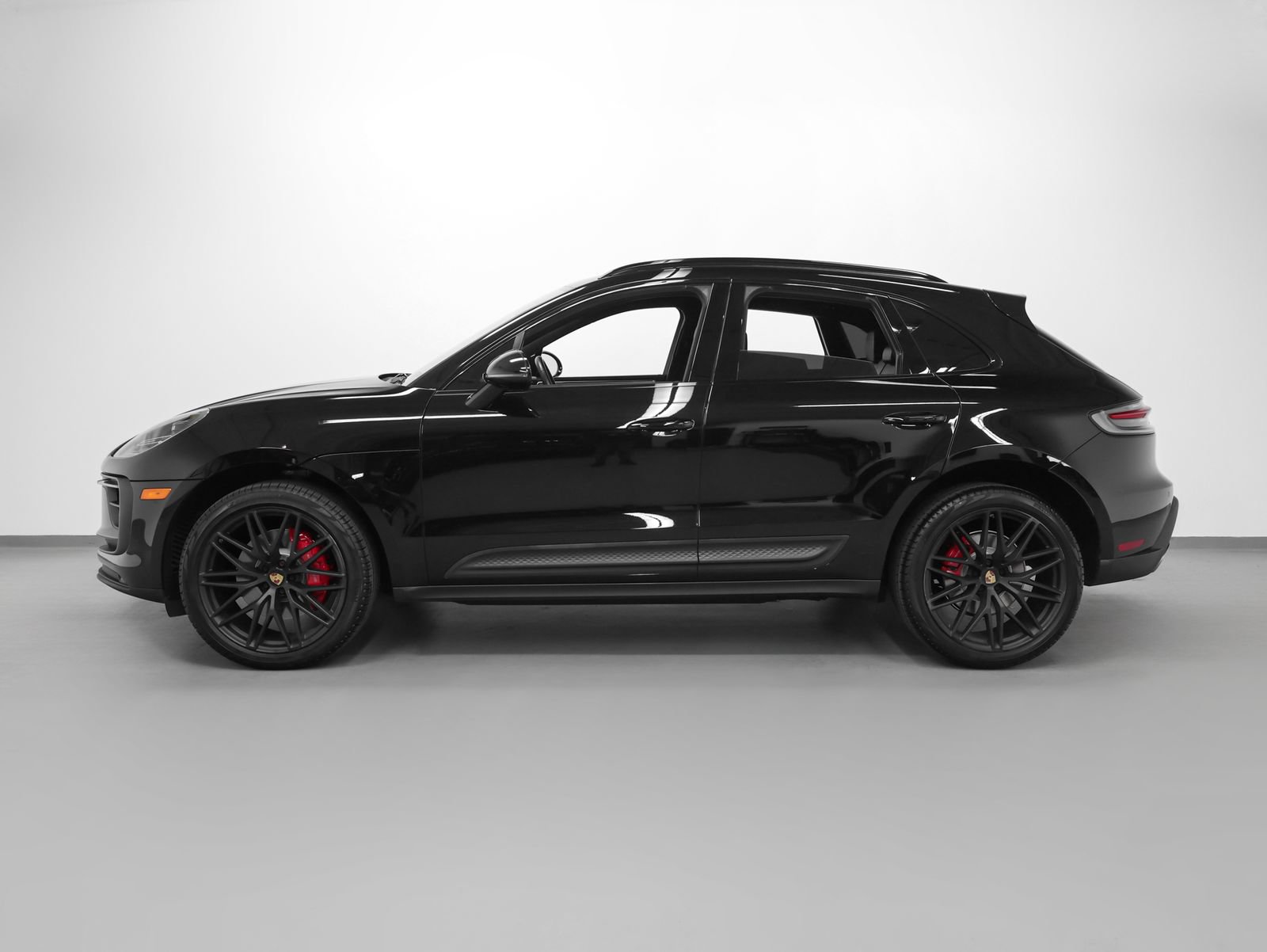 Certified 2023 Porsche Macan S image 2