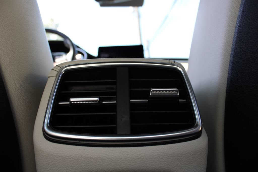 Used 2024 Genesis G70 2.5T image 27