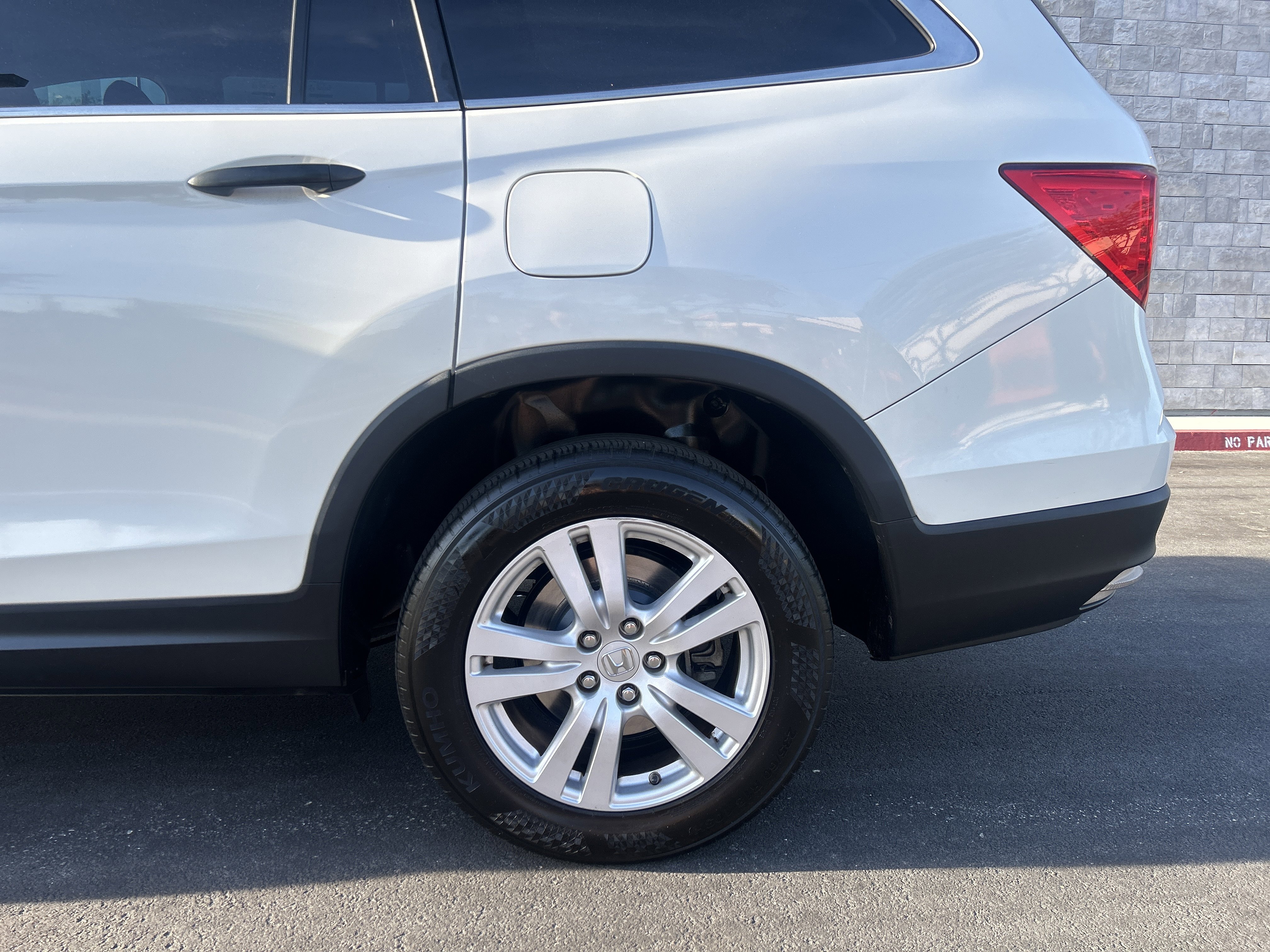Used 2018 Honda Pilot LX image 9