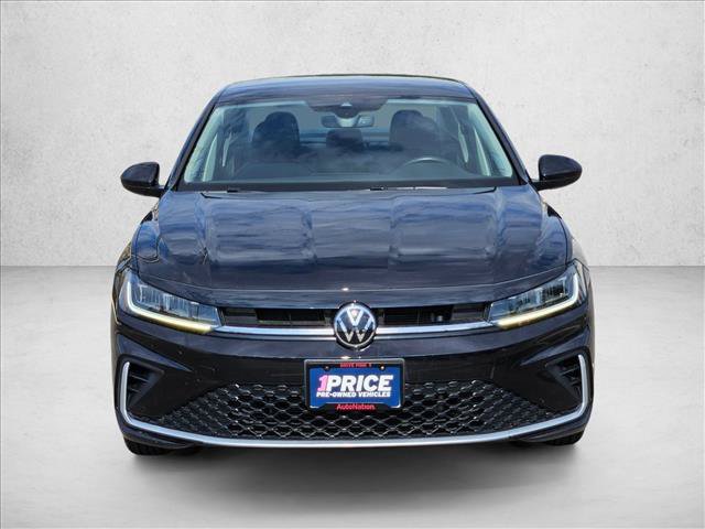 Used 2025 Volkswagen Jetta SE FWD image 2