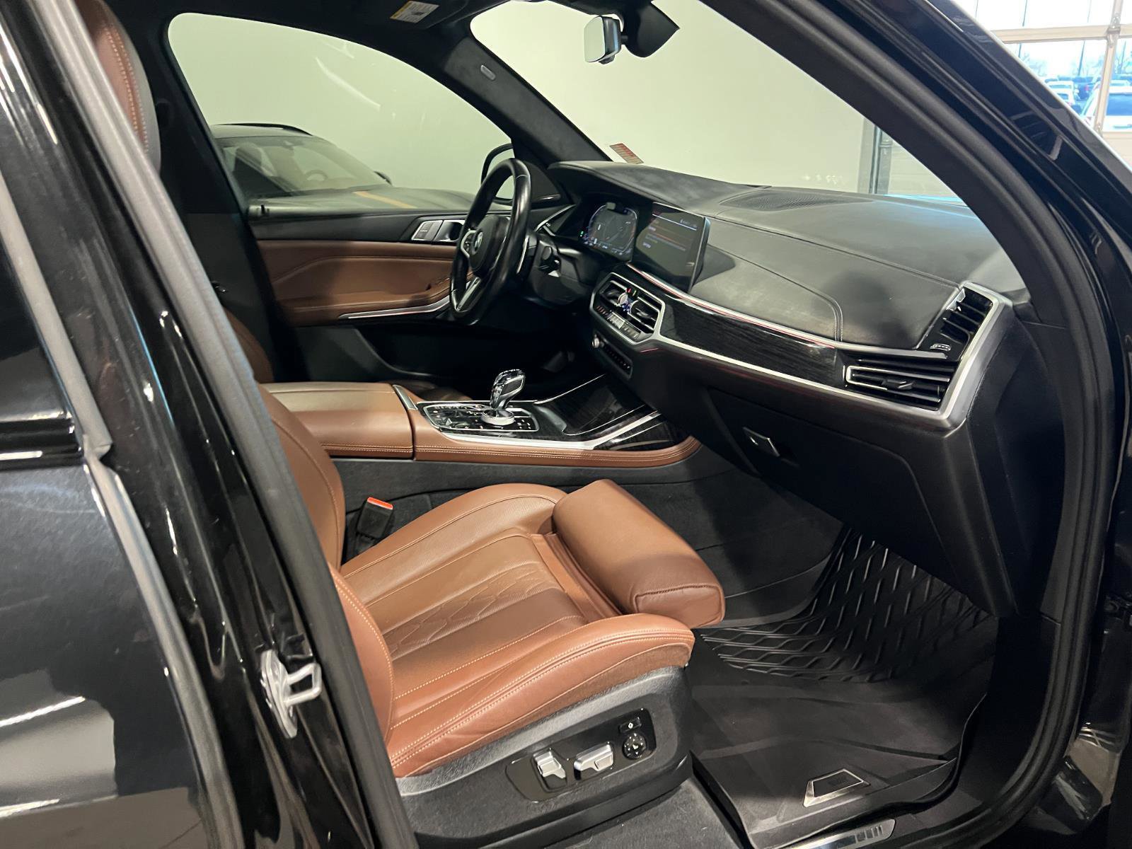 Used 2021 BMW X7 xDrive40i w/ M Sport Package image 53