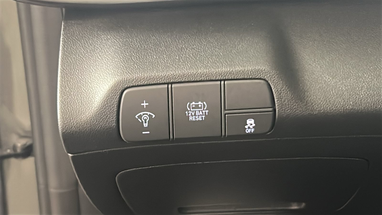 Used 2025 Hyundai Elantra SEL FWD image 24