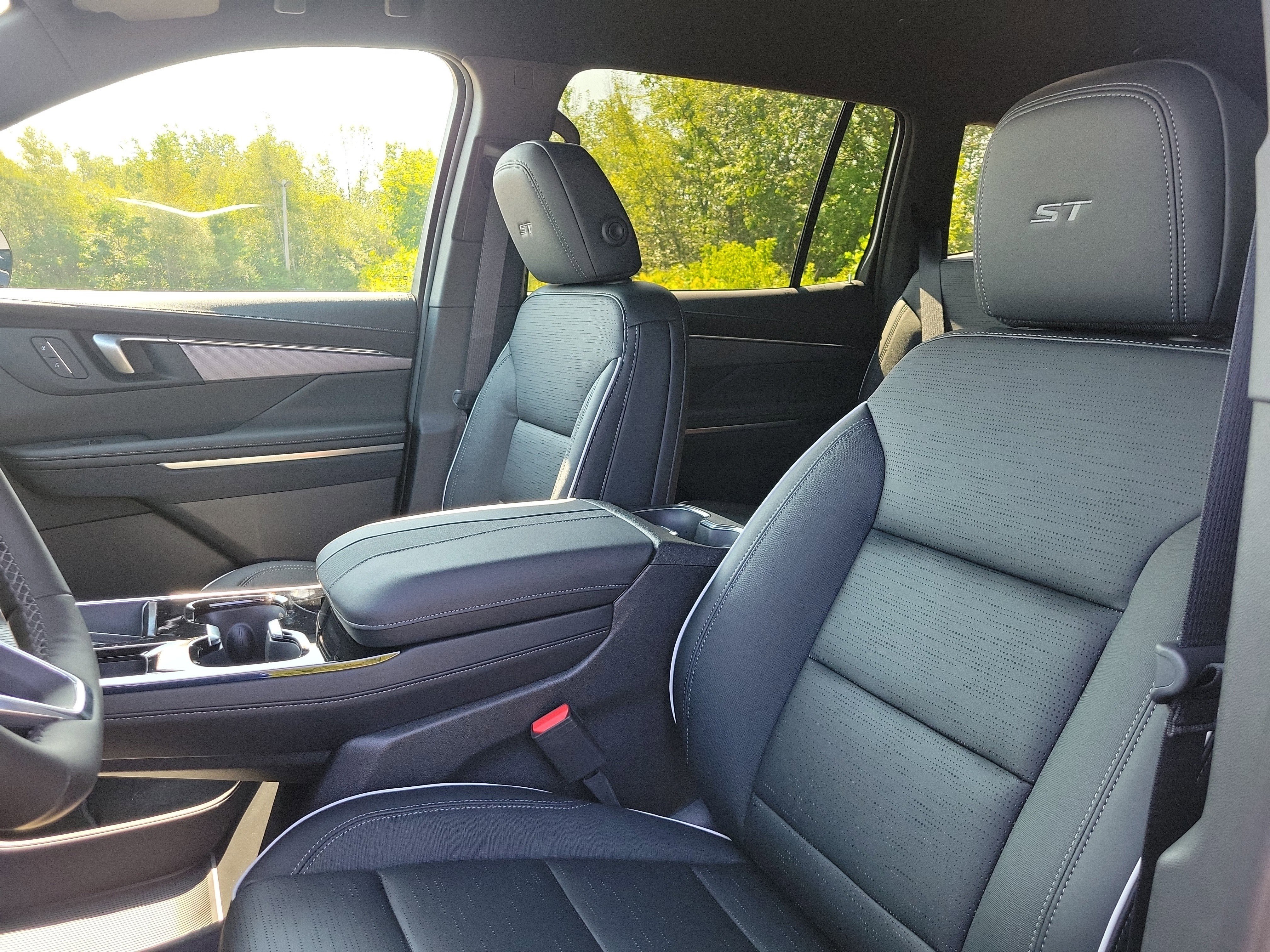 New 2026 Buick Enclave Sport Touring w/ Power Package image 4