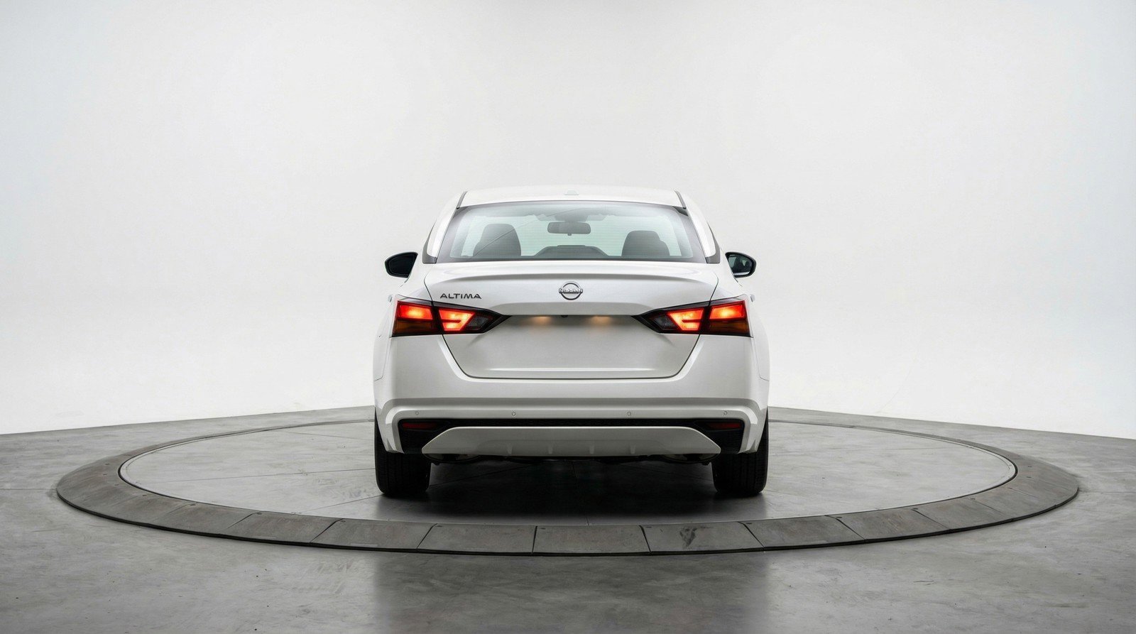 Used 2025 Nissan Altima 2.5 SV FWD image 7