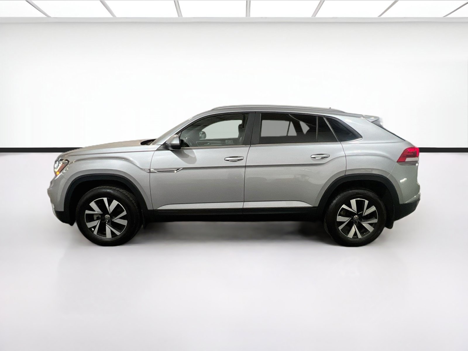 Used 2021 Volkswagen Atlas Cross Sport SE FWD image 22