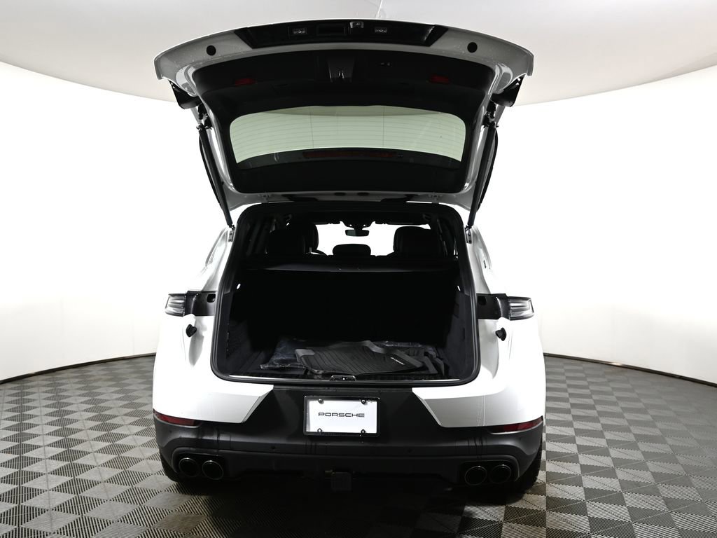 Used 2025 Porsche Cayenne image 41