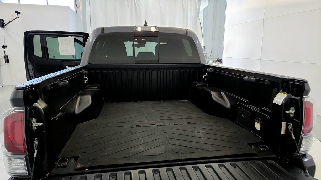 Used 2021 Toyota Tacoma TRD Off-Road w/ Technology Package AWD/4WD image 19
