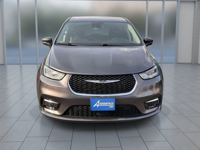 Used 2022 Chrysler Pacifica Touring-L w/ Uconnect Theater Family Group FWD image 9