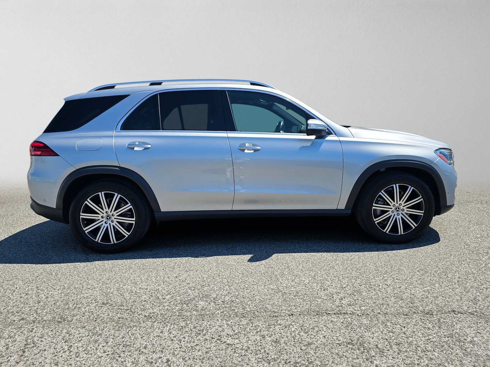 Used 2025 Mercedes-Benz GLE 450 4MATIC image 2
