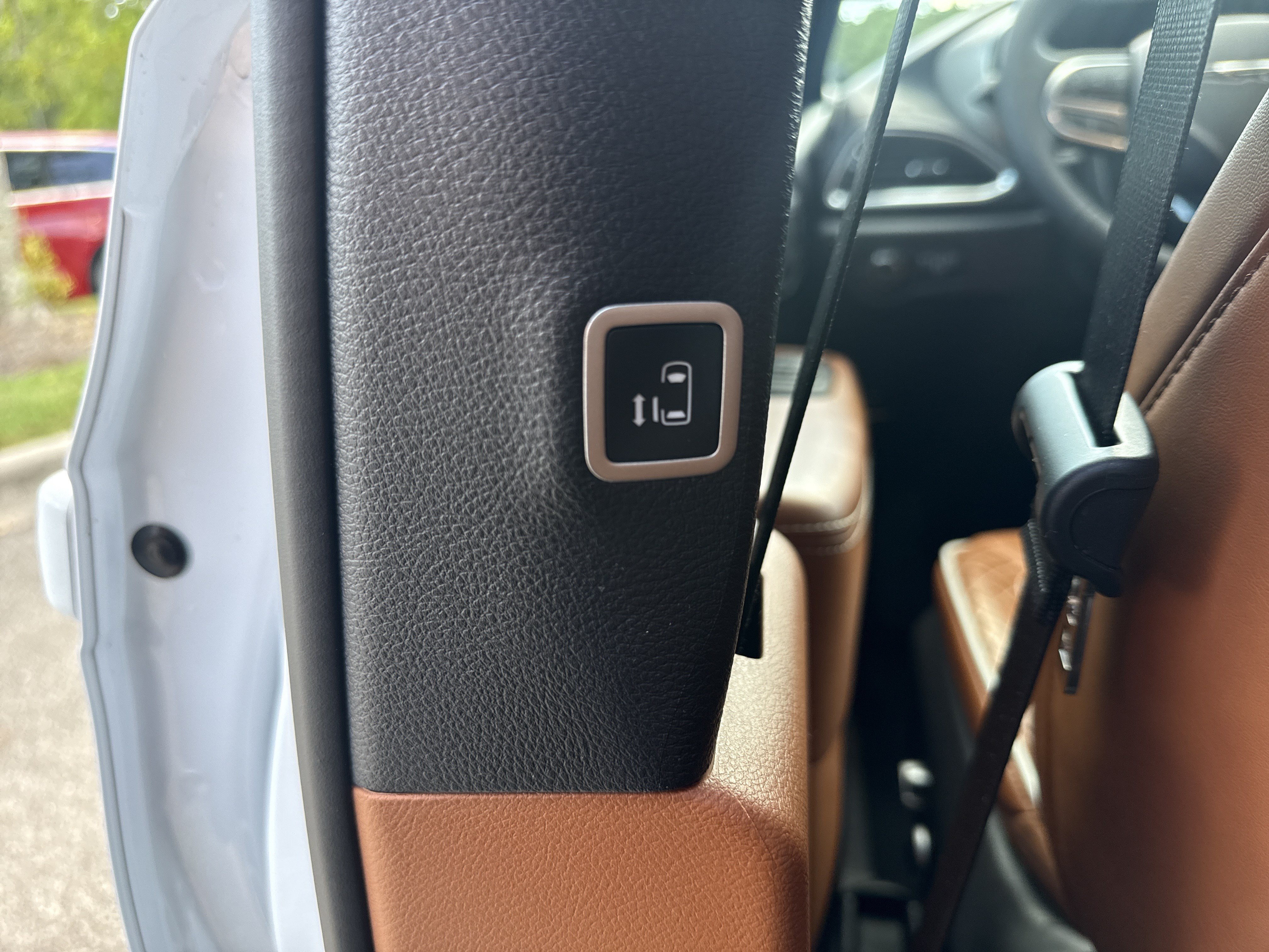 Used 2024 Chrysler Pacifica Pinnacle FWD image 24