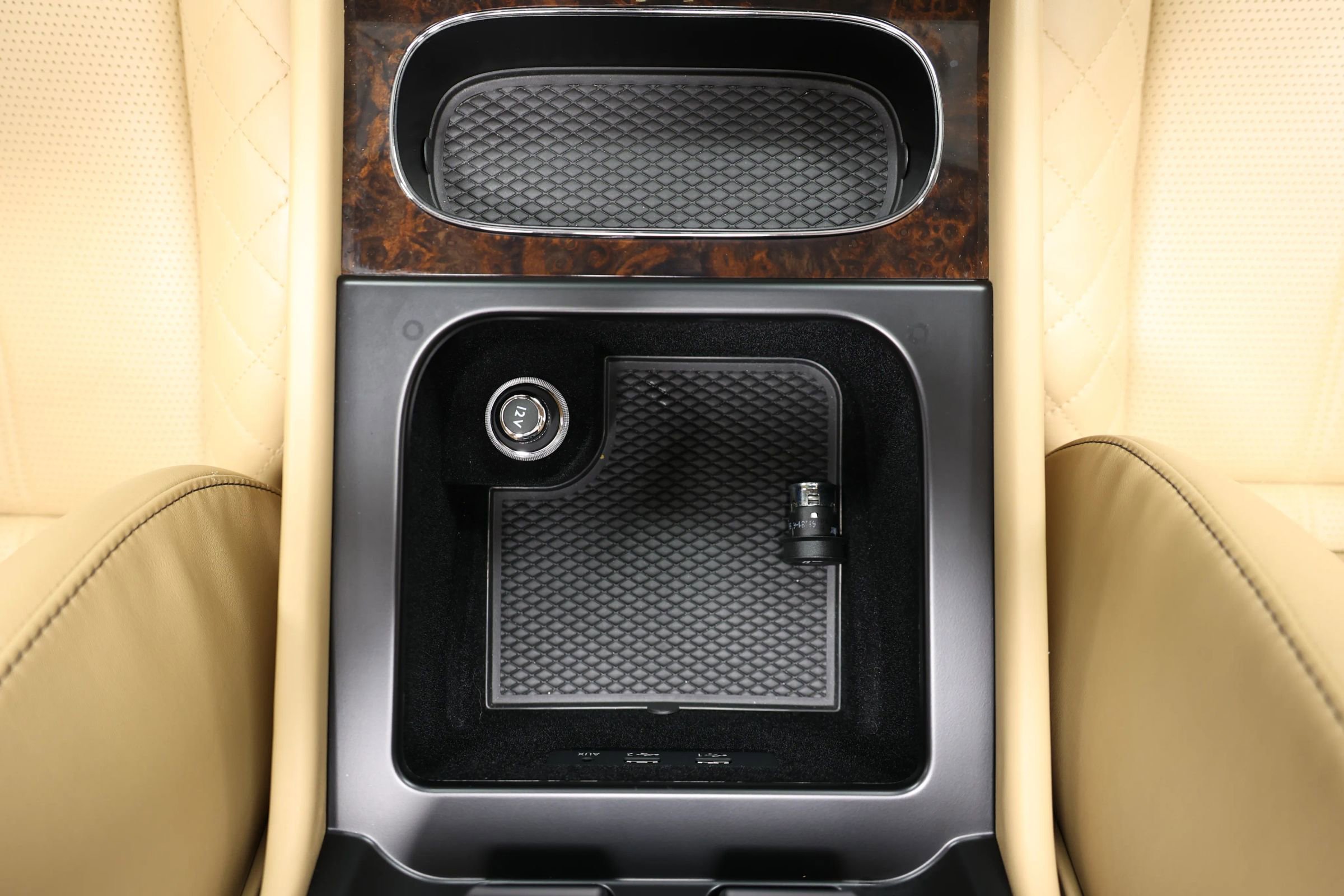 Used 2018 Bentley Bentayga AWD/4WD image 46
