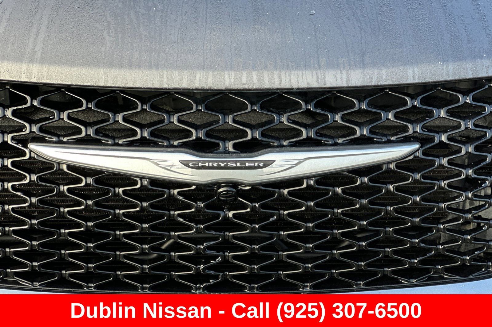 Used 2022 Chrysler Pacifica Touring-L FWD image 48