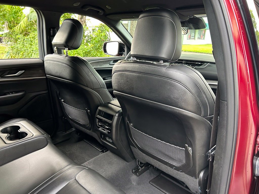 Certified 2025 Jeep Grand Cherokee Limited w/ Black Appearance Package RWD image 41