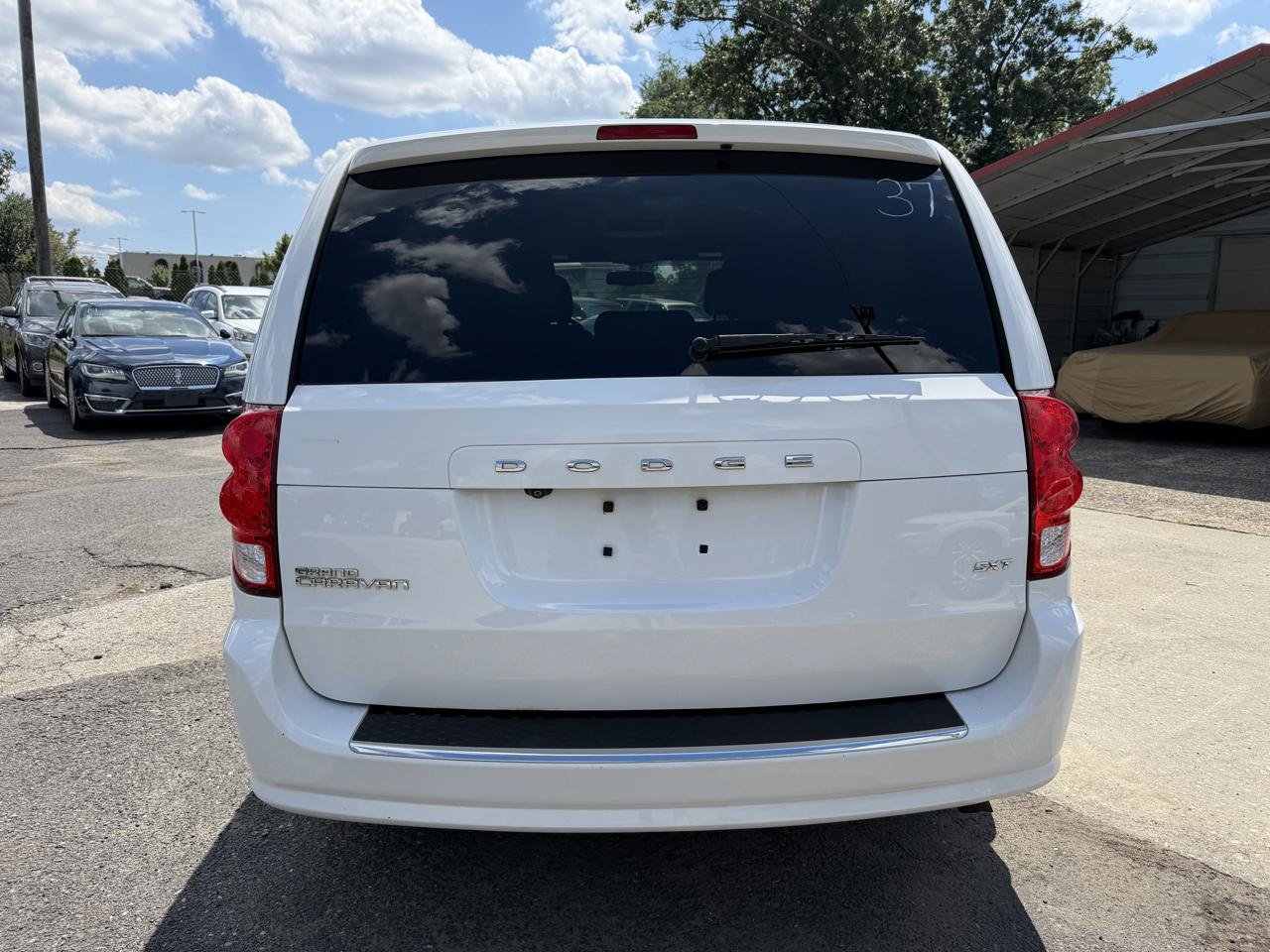 Used 2017 Dodge Grand Caravan SXT w/ Driver Convenience Group FWD image 7
