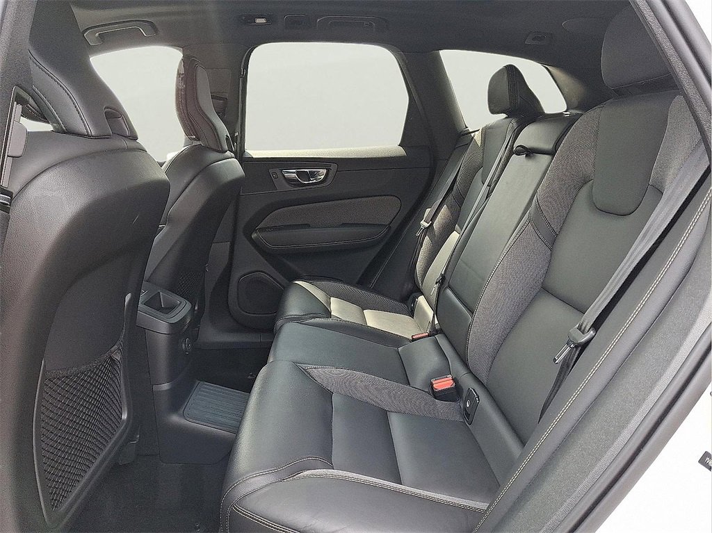 Used 2022 Volvo XC60 T8 R-Design w/ Advanced Package image 10