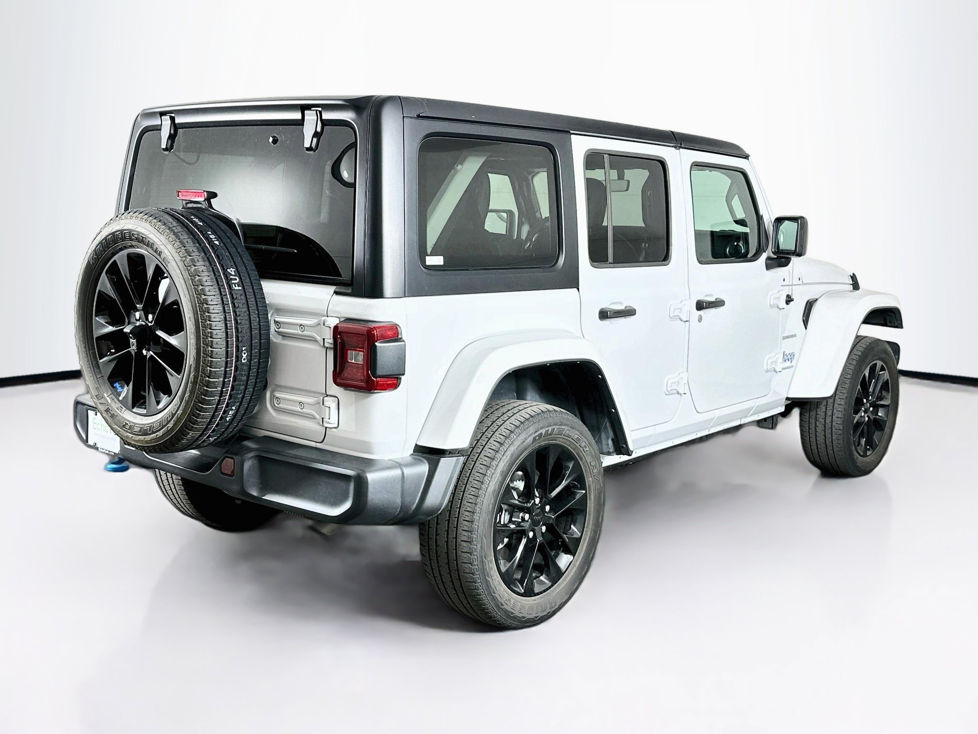 Used 2023 Jeep Wrangler Unlimited Sahara w/ Cold Weather Group AWD/4WD image 9
