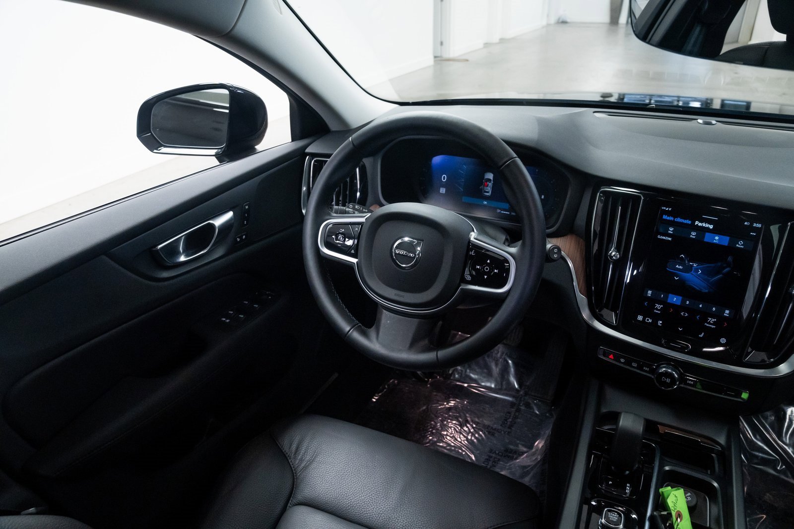 Used 2025 Volvo V60 B5 Cross Country Plus image 10