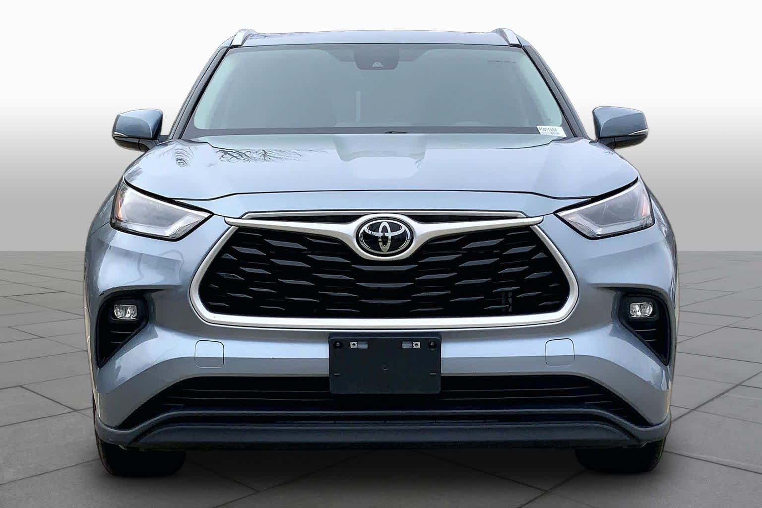 Used 2023 Toyota Highlander XLE FWD image 4