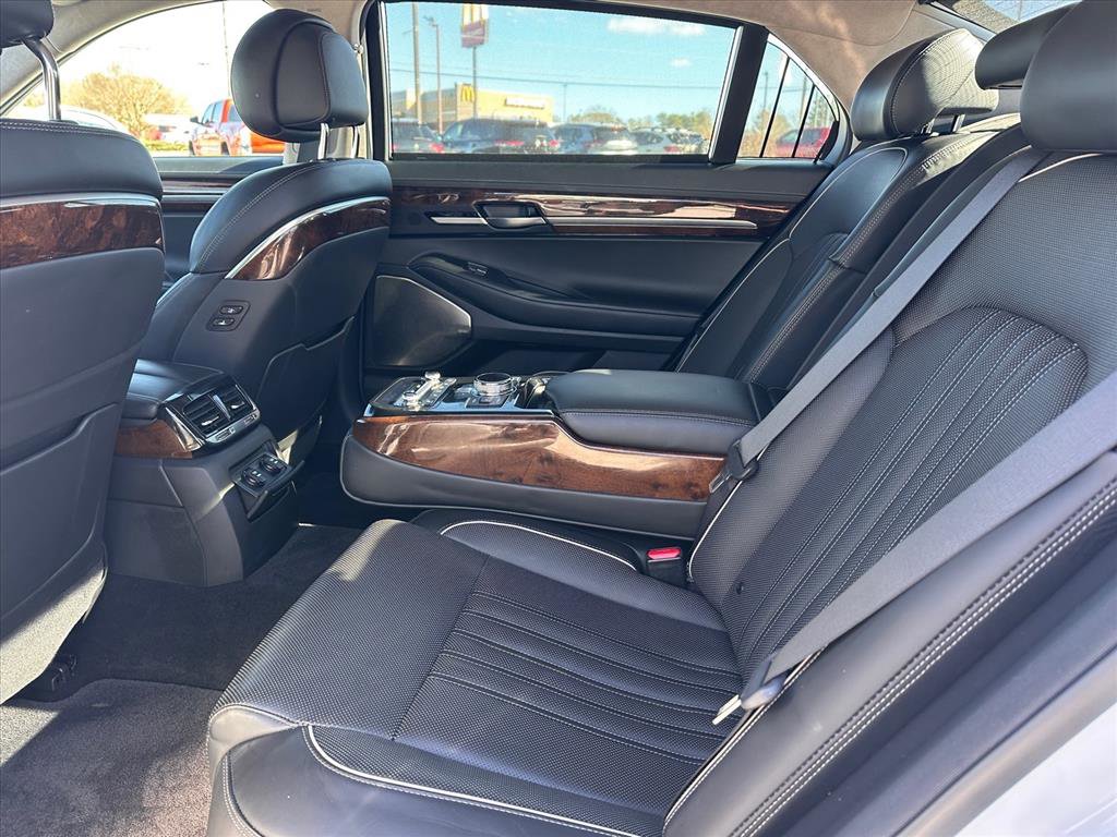 Used 2017 Genesis G90 3.3T Premium image 13
