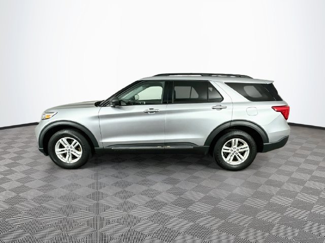 Certified 2022 Ford Explorer XLT w/ Equipment Group 202A AWD/4WD image 8