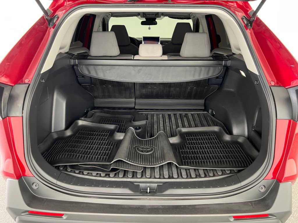 Used 2025 Toyota RAV4 XLE AWD/4WD image 24